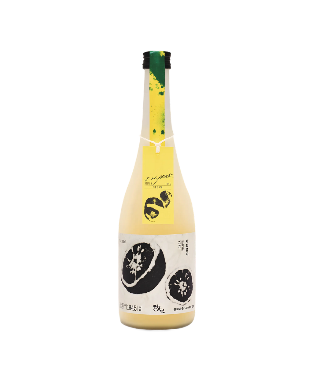A 500 ml bottle of Korean fruit wine  (Sahwa Yuzu) with a lemon design and hanging yellow product tag on a white background. 

Sahwa Yuzu - Good Tomorrow Brewery - cultsool